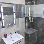 2 Luxurious One Bedroom 5 Minute Walk From The Gondola Station 公寓