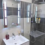 شقة 2 Luxurious One Bedroom 5 Minute Walk From The Gondola Station
