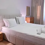 2 Luxurious One Bedroom 5 Minute Walk From The Gondola Station شقة *