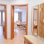 2 Luxurious One Bedroom 5 Minute Walk From The Gondola Station شقة *