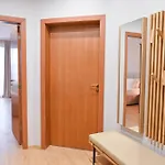 2 Luxurious One Bedroom 5 Minute Walk From The Gondola Station 公寓 *