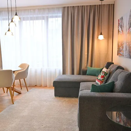 2 Luxurious One Bedroom 5 Minute Walk From The Gondola Station *