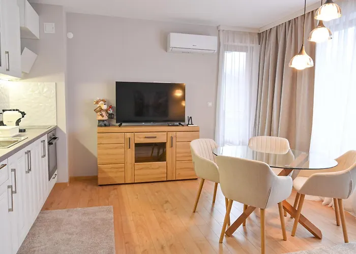 2 Luxurious One Bedroom 5 Minute Walk From The Gondola Station 班斯科