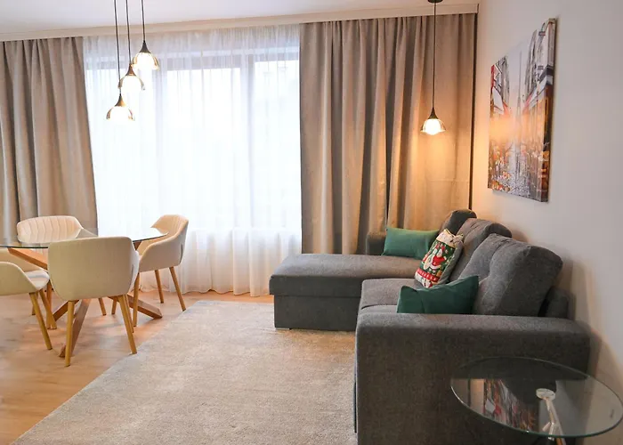 2 Luxurious One Bedroom 5 Minute Walk From The Gondola Station *