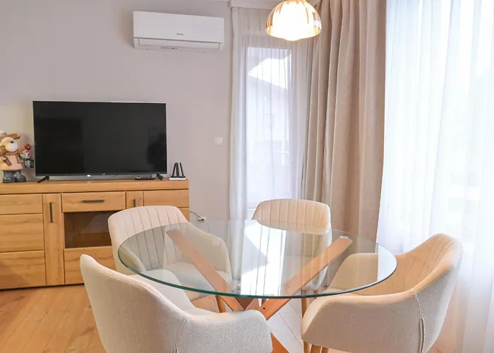 2 Luxurious One Bedroom 5 Minute Walk From The Gondola Station *