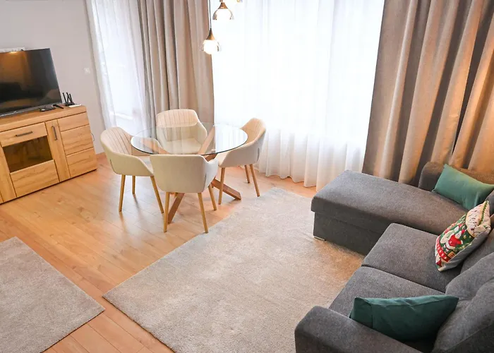 2 Luxurious One Bedroom 5 Minute Walk From The Gondola Station *