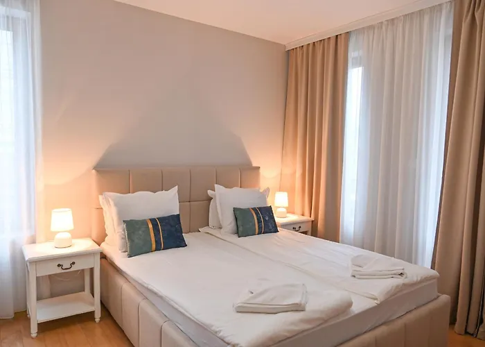 2 Luxurious One Bedroom 5 Minute Walk From The Gondola Station 班斯科