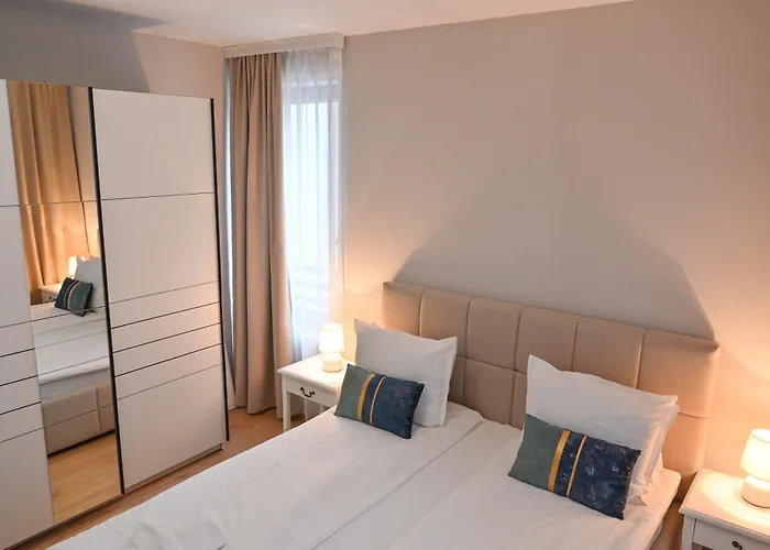 2 Luxurious One Bedroom 5 Minute Walk From The Gondola Station * 班斯科