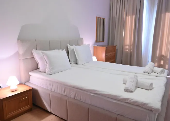 2 Luxurious One Bedroom 5 Minute Walk From The Gondola Station 公寓 *