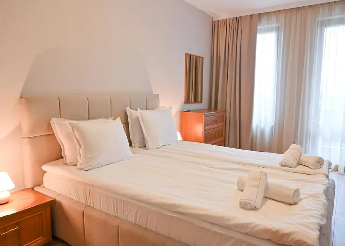 2 Luxurious One Bedroom 5 Minute Walk From The Gondola Station * 班斯科