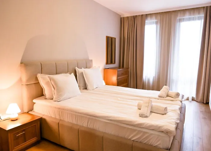 2 Luxurious One Bedroom 5 Minute Walk From The Gondola Station *