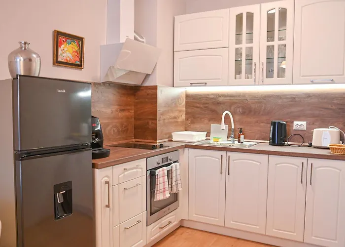 Apartman 2 Luxurious One Bedroom 5 Minute Walk From The Gondola Station *